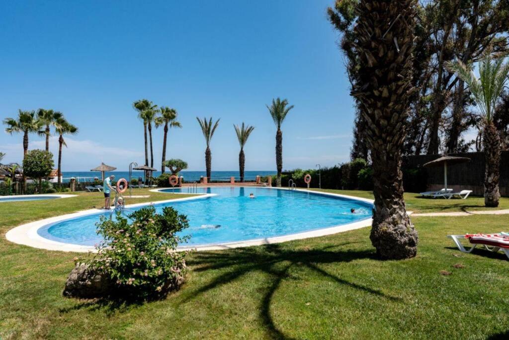 Ct 240 - Beachfront Apartment -Don Juan Манилва Екстериор снимка