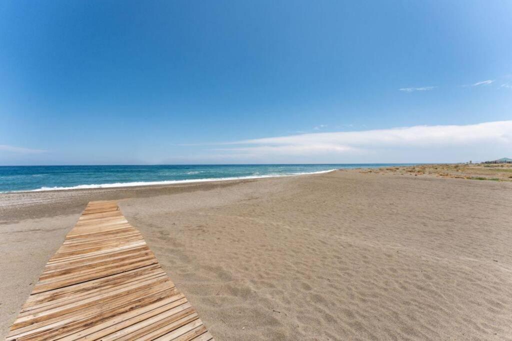 Ct 240 - Beachfront Apartment -Don Juan Манилва Екстериор снимка