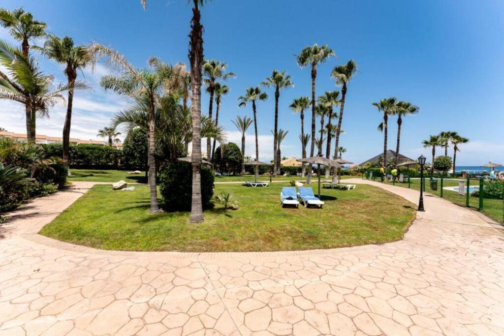 Ct 240 - Beachfront Apartment -Don Juan Манилва Екстериор снимка