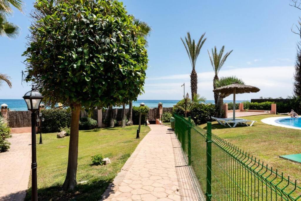 Ct 240 - Beachfront Apartment -Don Juan Манилва Екстериор снимка
